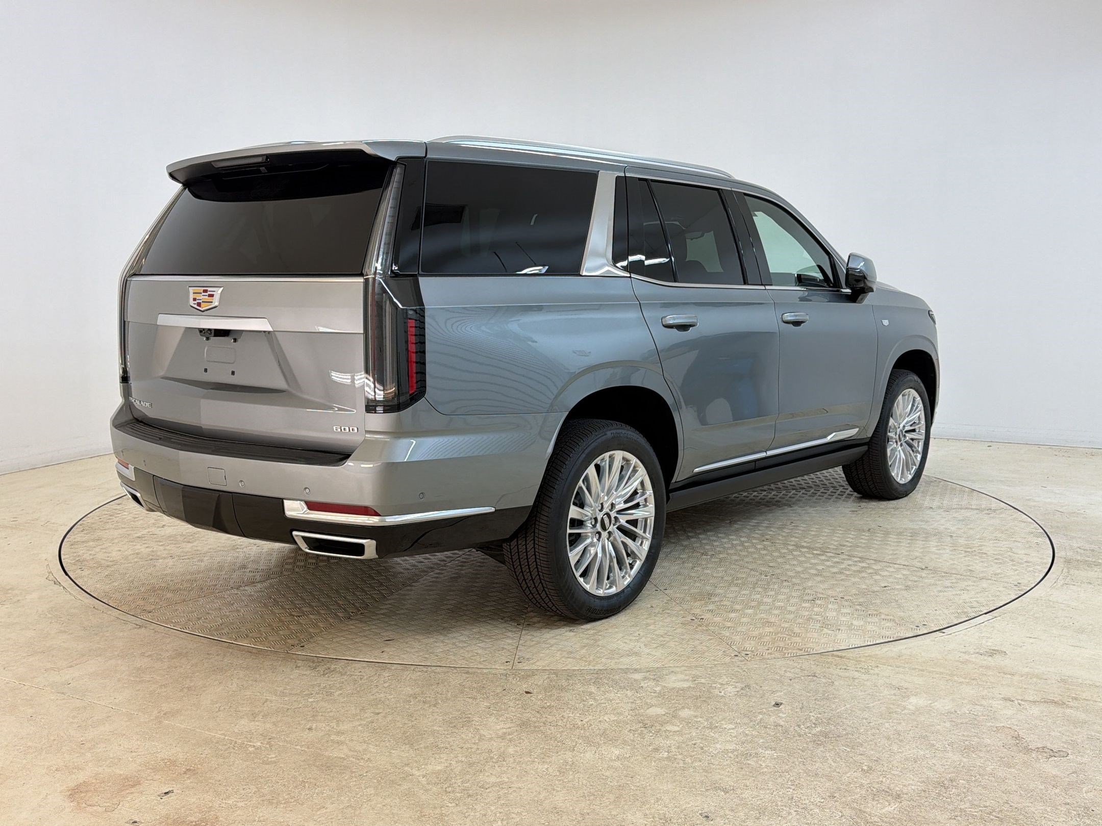 Certified 2026 Cadillac Escalade Luxury w/ LPO, Floor Liner Package AWD/4WD image 9