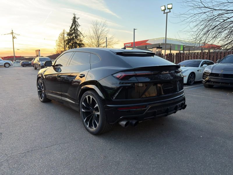 Used 2020 Lamborghini Urus Sport Utility 4D image 4