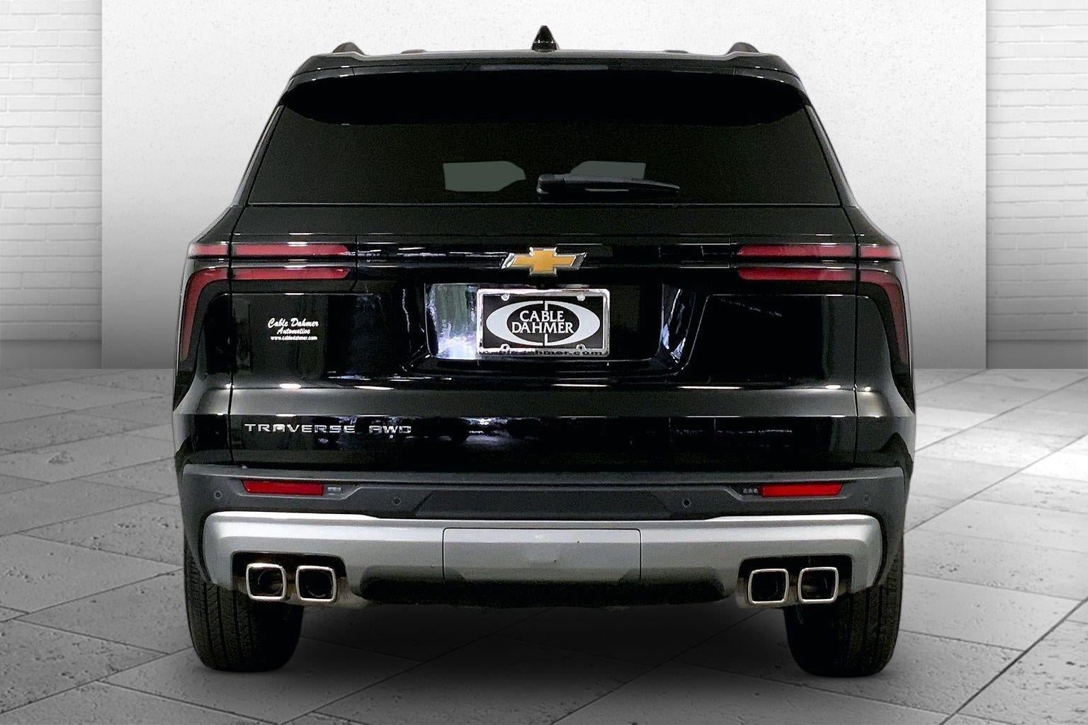 Used 2025 Chevrolet Traverse LT AWD/4WD image 3