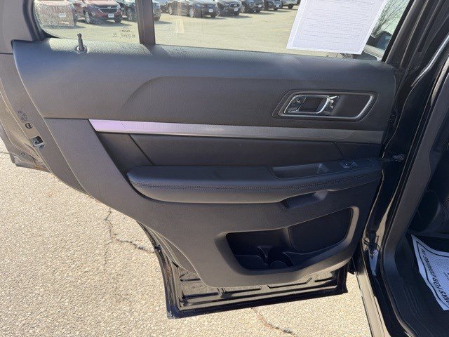 Used 2018 Ford Explorer XLT w/ Equipment Group 202A AWD/4WD image 13