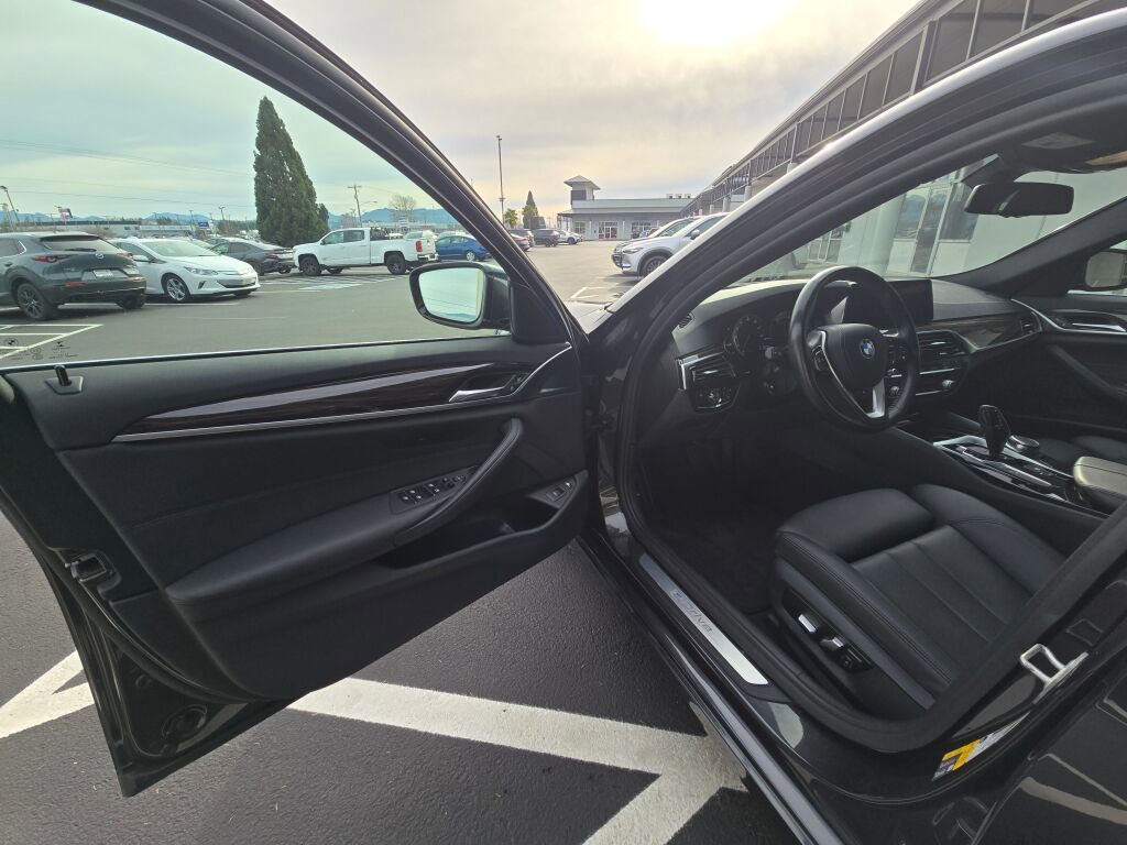 Used 2018 BMW 530e xDrive AWD/4WD image 17