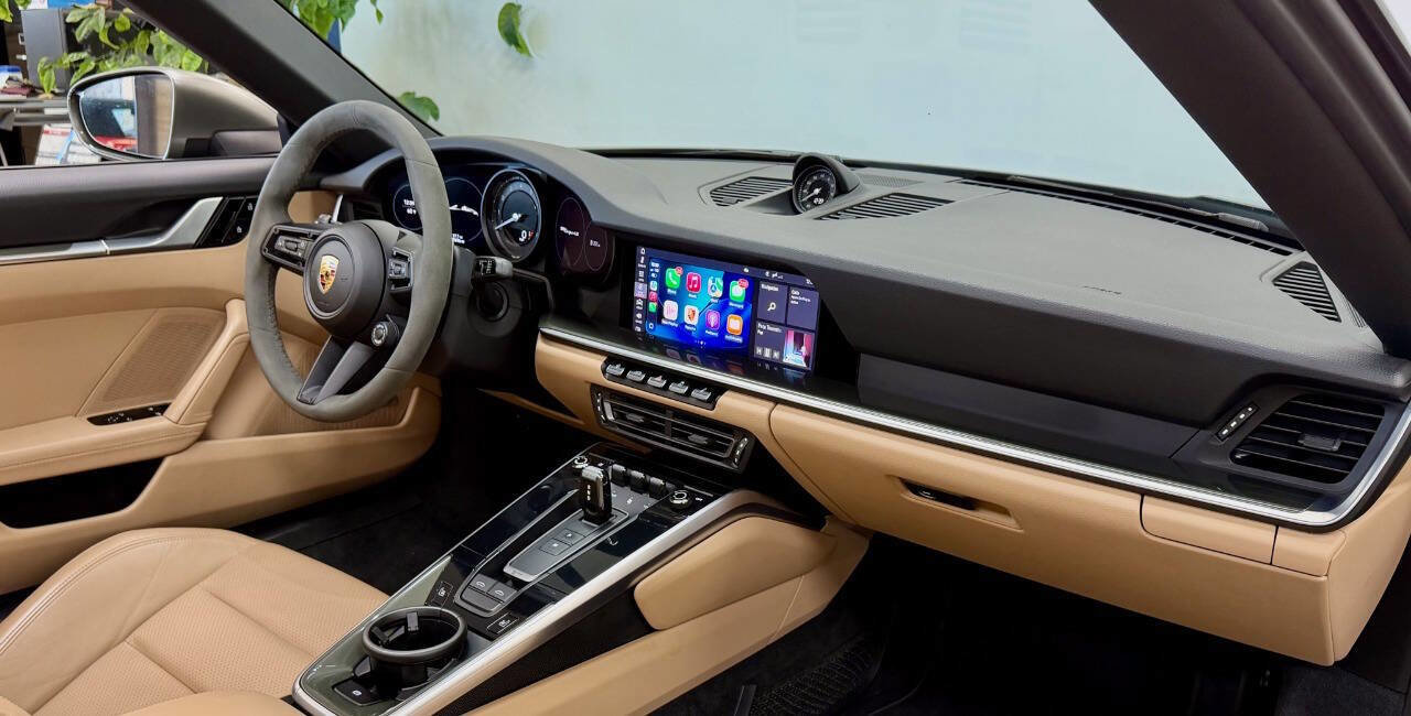 Used 2021 Porsche 911 image 76