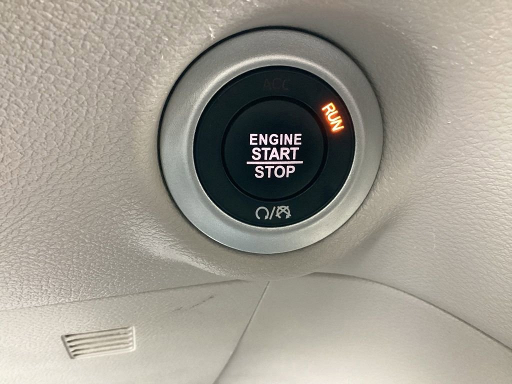 Used 2024 Chrysler Pacifica Touring-L image 29