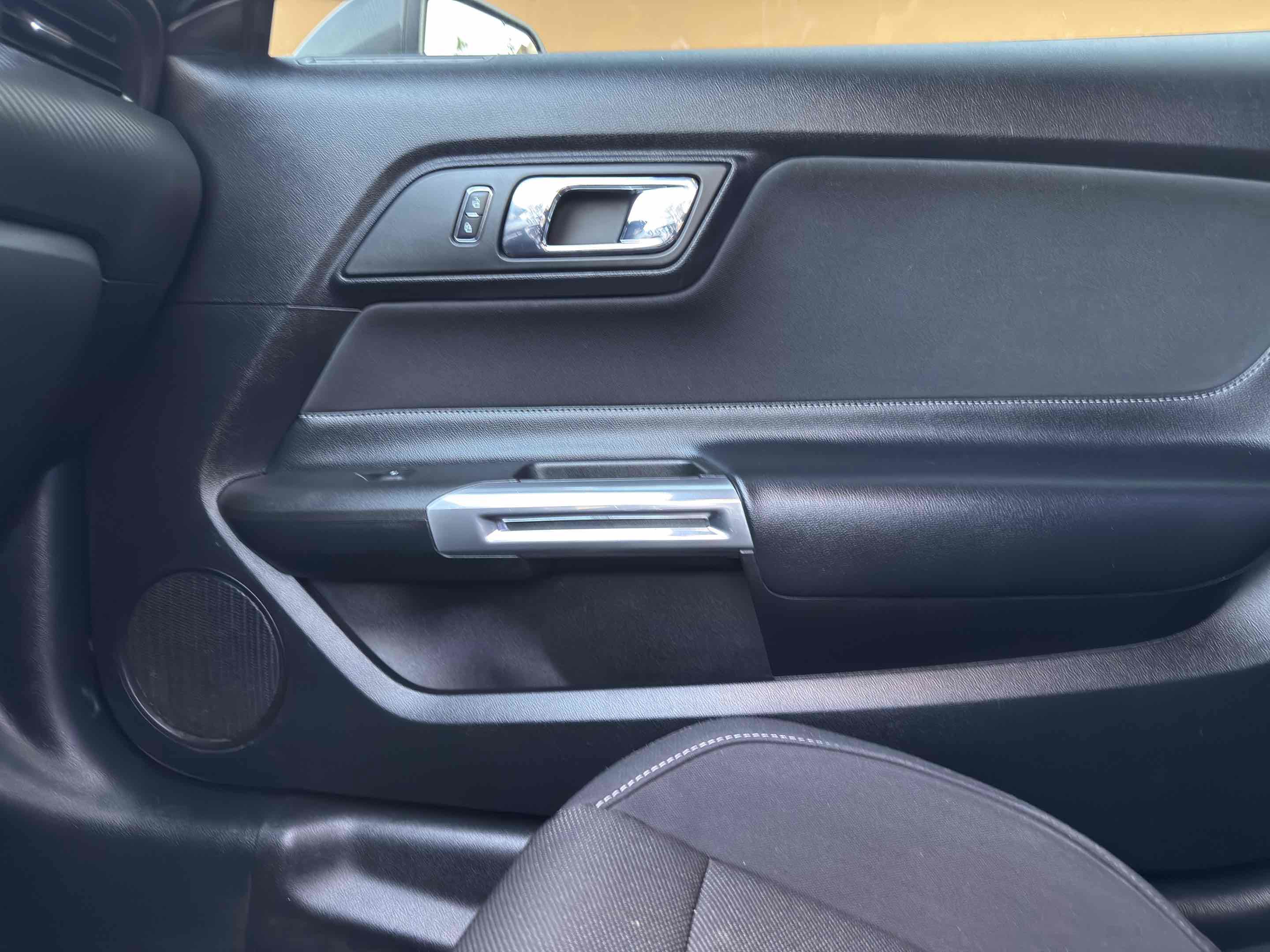 Used 2017 Ford Mustang Coupe RWD image 41