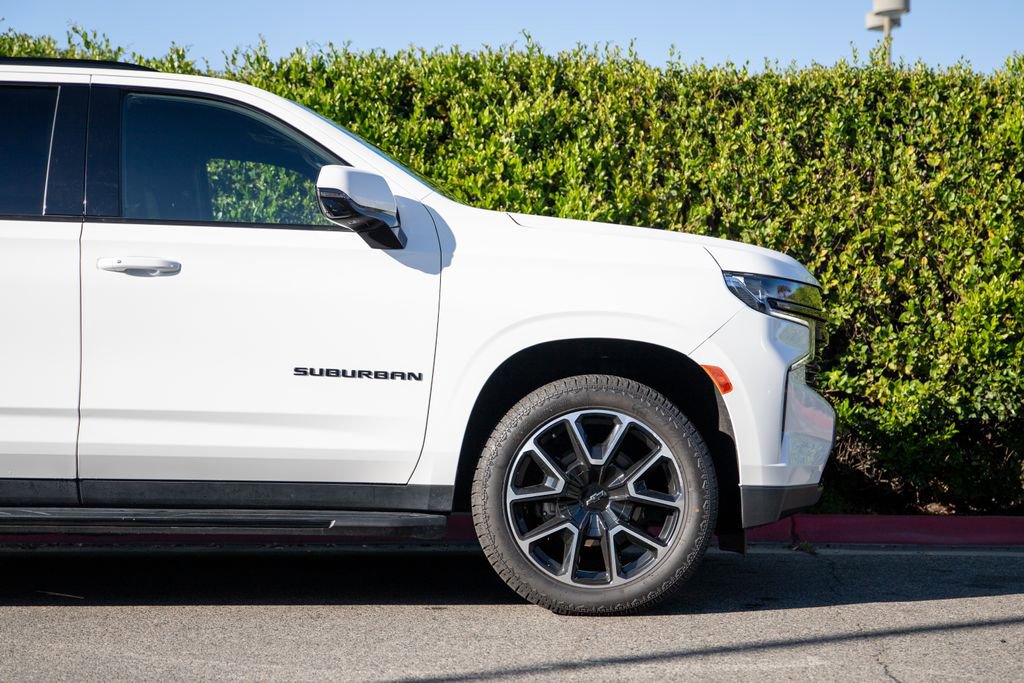 Used 2023 Chevrolet Suburban RST w/ Luxury Package image 5