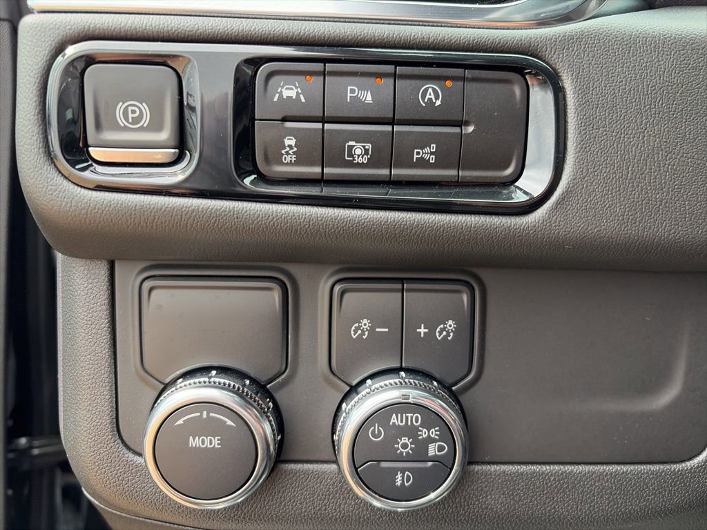 Used 2025 GMC Yukon Denali w/ LPO, Floor Liner Package image 15