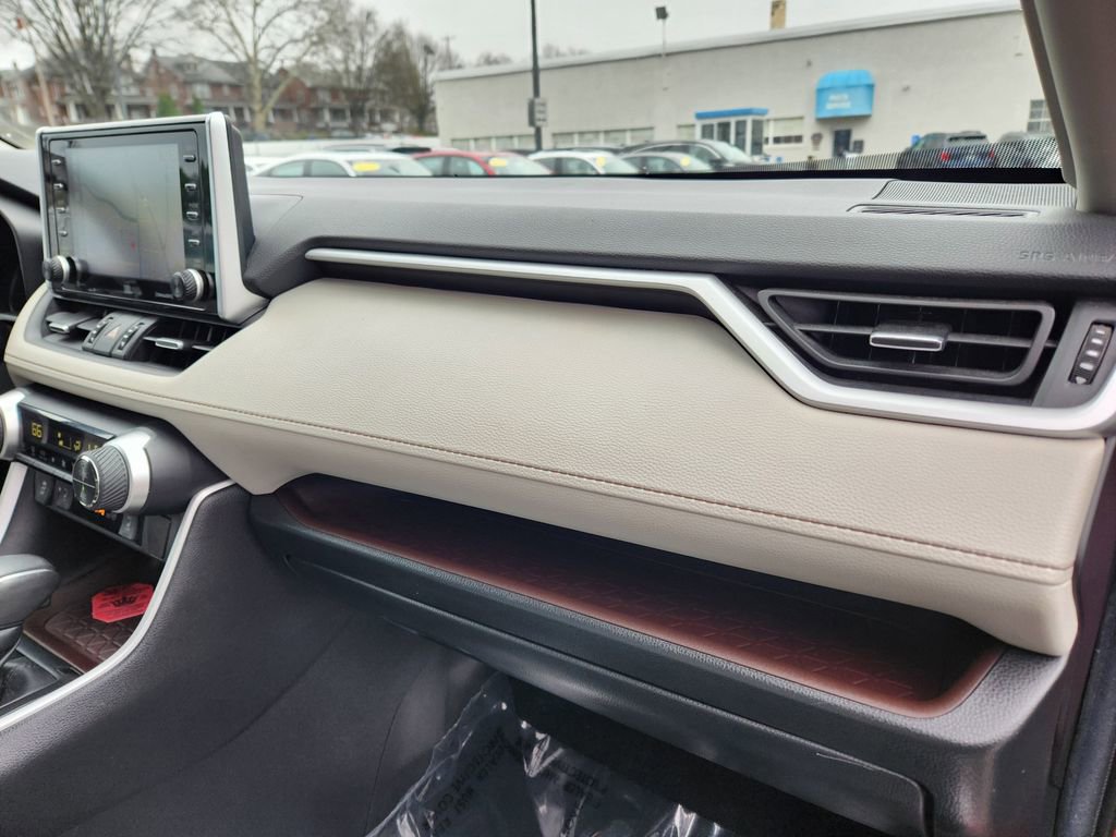 Used 2020 Toyota RAV4 Limited w/ Carpet Mat Package image 17