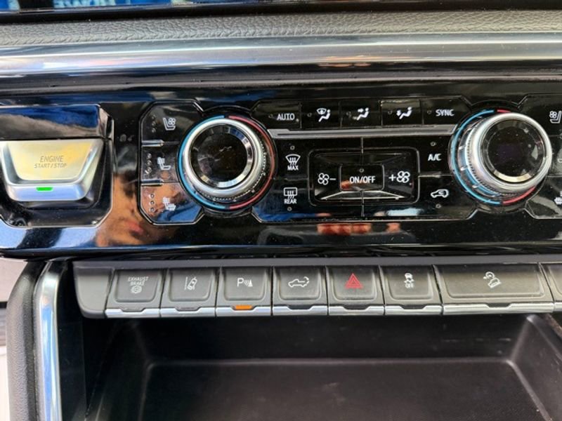 Used 2024 GMC Sierra 3500 Denali w/ Denali Reserve Package image 11