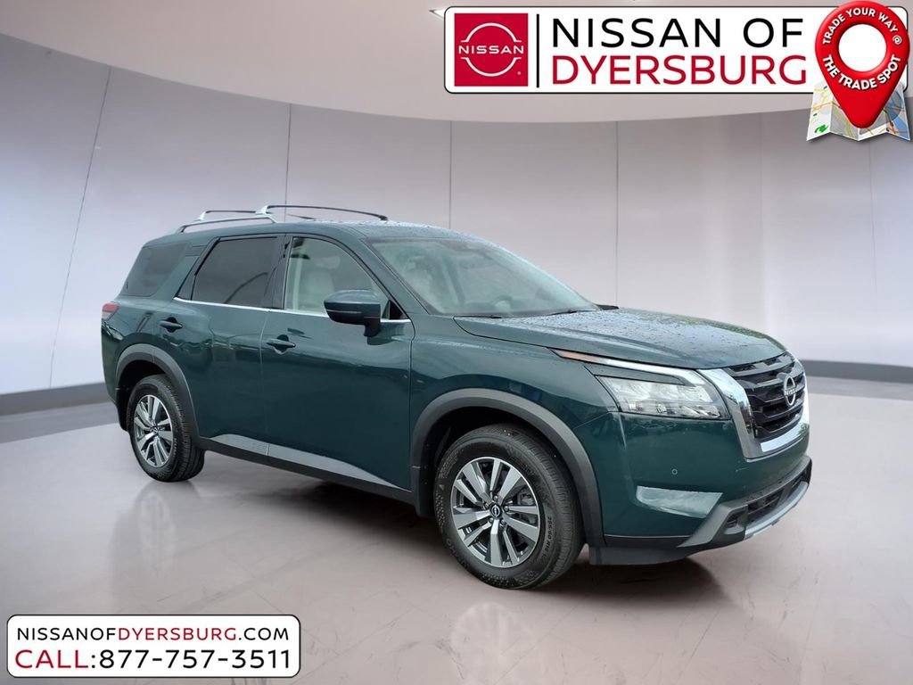 Used 2025 Nissan Pathfinder SL AWD/4WD image 1
