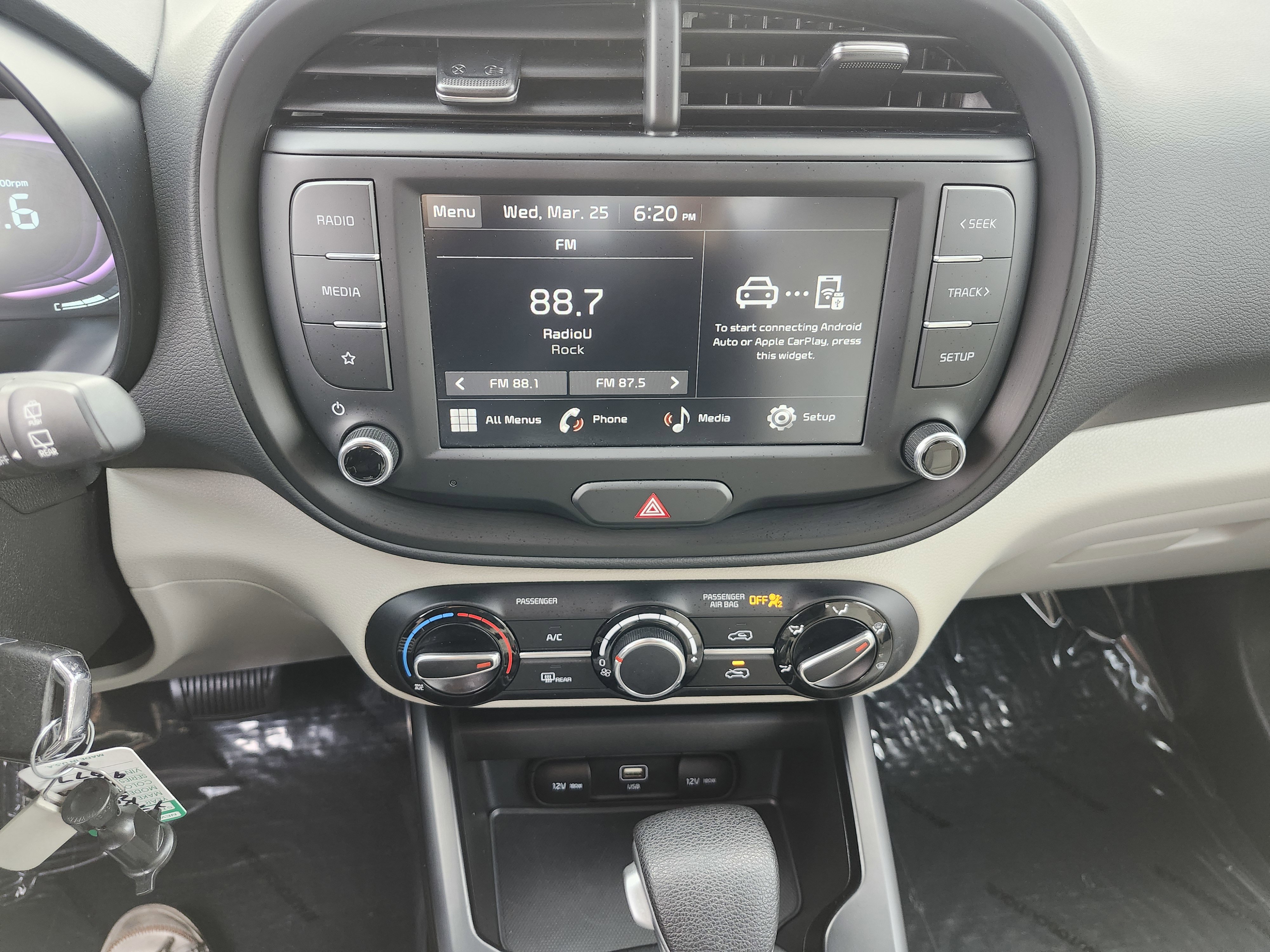 Used 2025 Kia Soul LX w/ LX Technology Package FWD image 27
