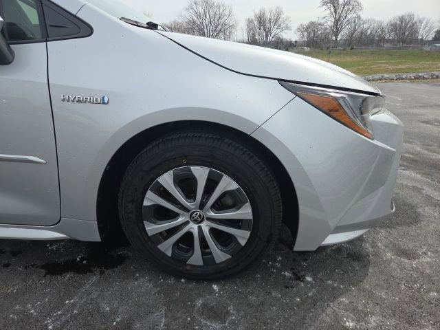 Used 2021 Toyota Corolla LE image 4