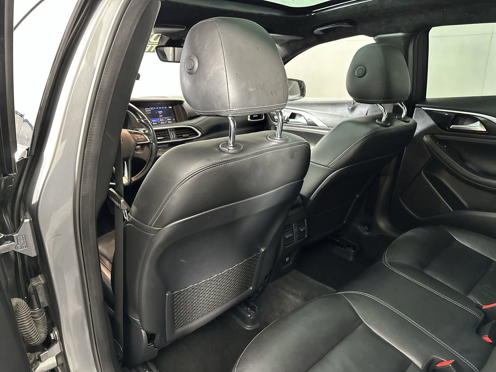 Used 2018 INFINITI QX30 image 24