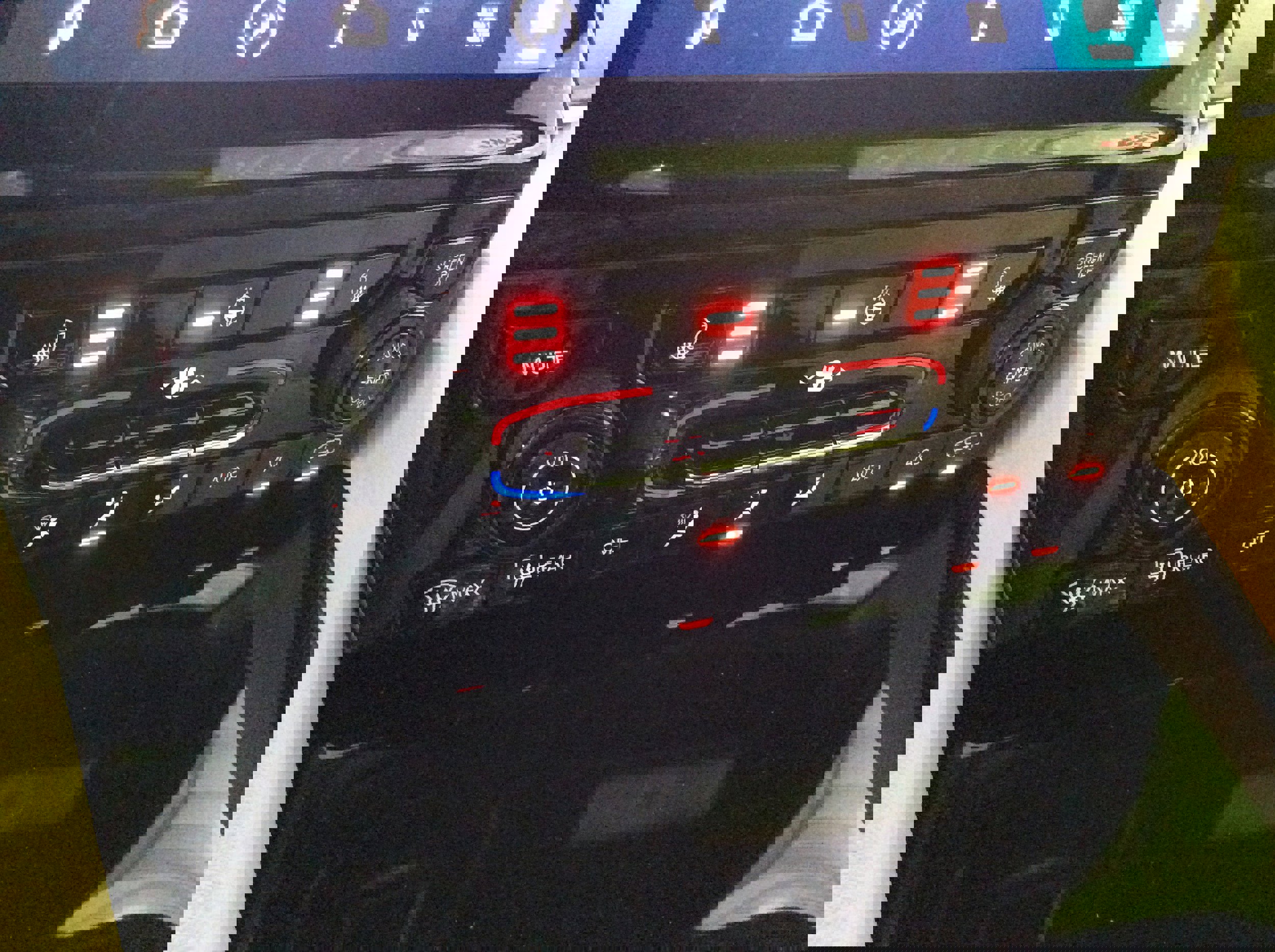 Used 2024 Jeep Grand Cherokee Limited image 34