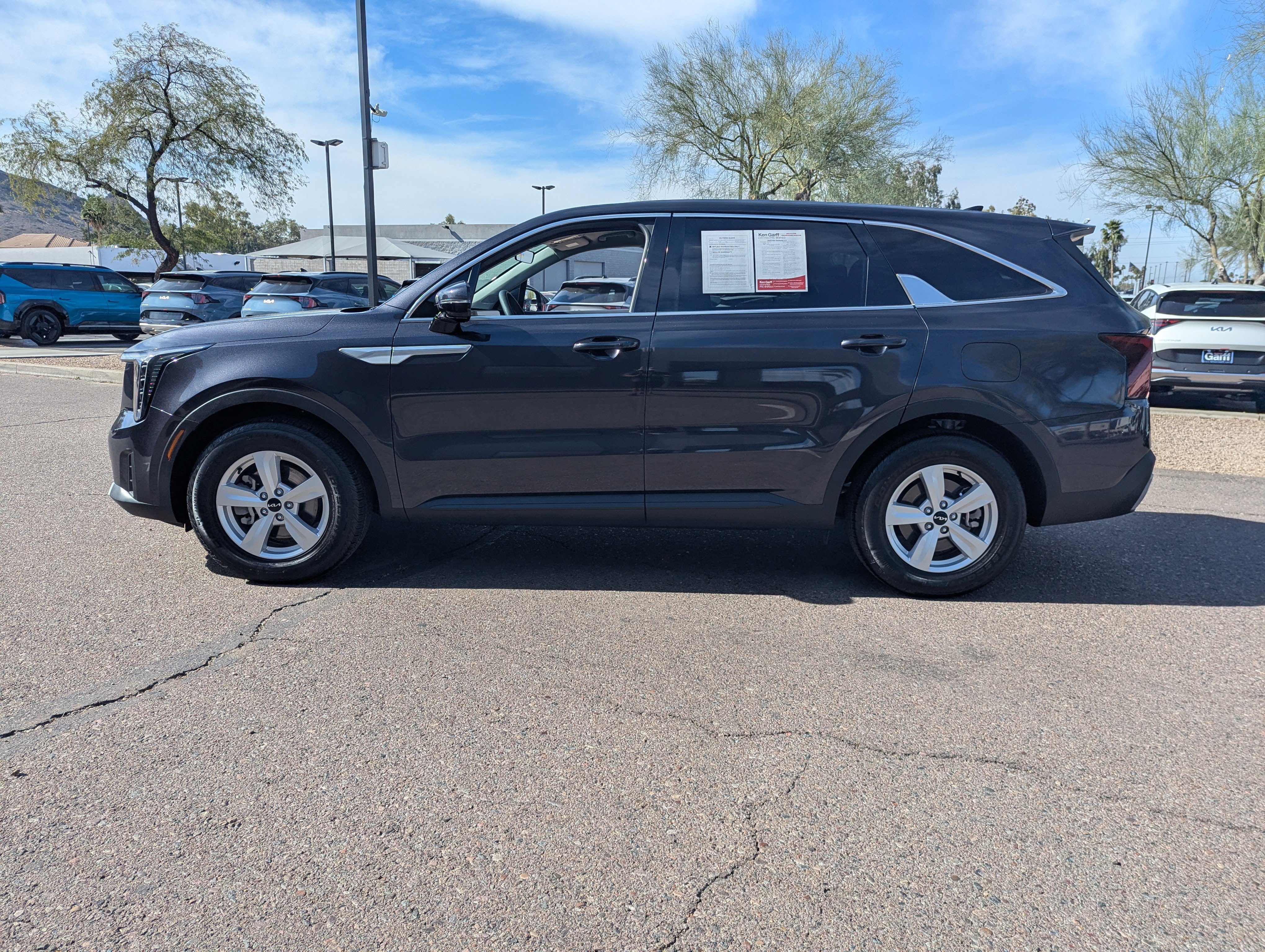 Certified 2025 Kia Sorento LX image 5