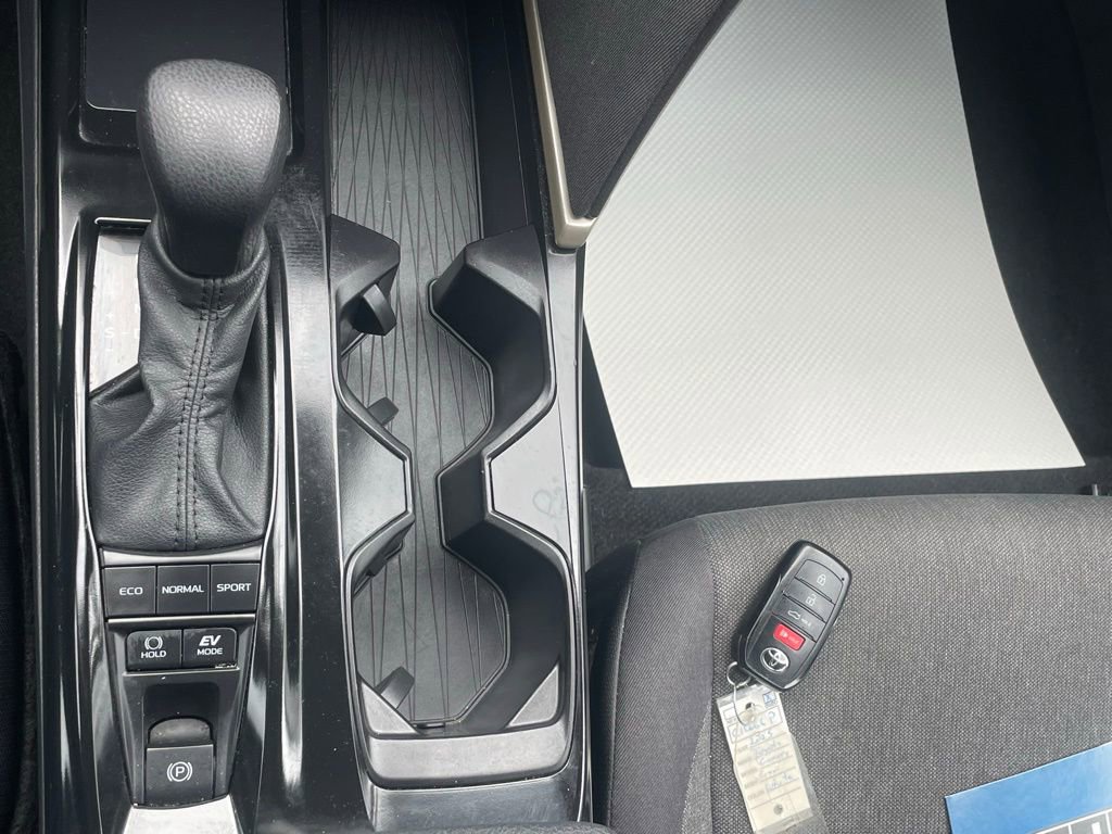 Used 2025 Toyota Camry LE FWD image 27