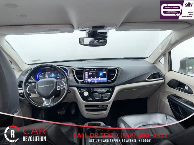 Used 2021 Chrysler Pacifica Touring-L image 32