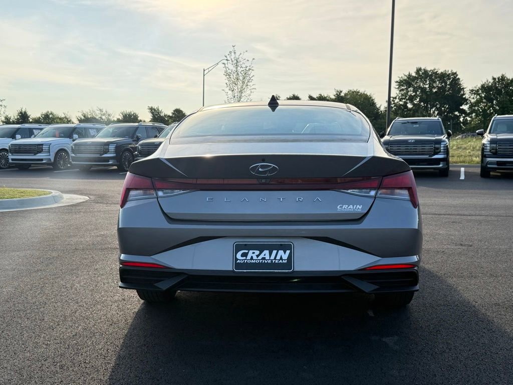 Used 2021 Hyundai Elantra SEL w/ Convenience Package FWD image 6