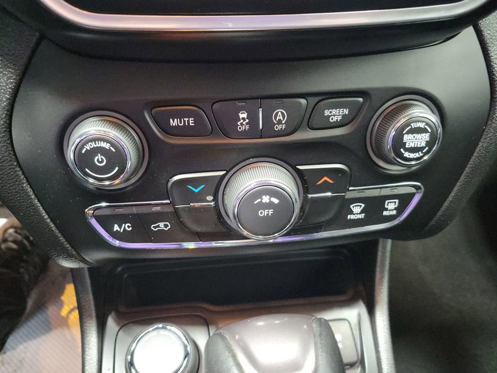 Used 2021 Jeep Cherokee Latitude Lux image 46