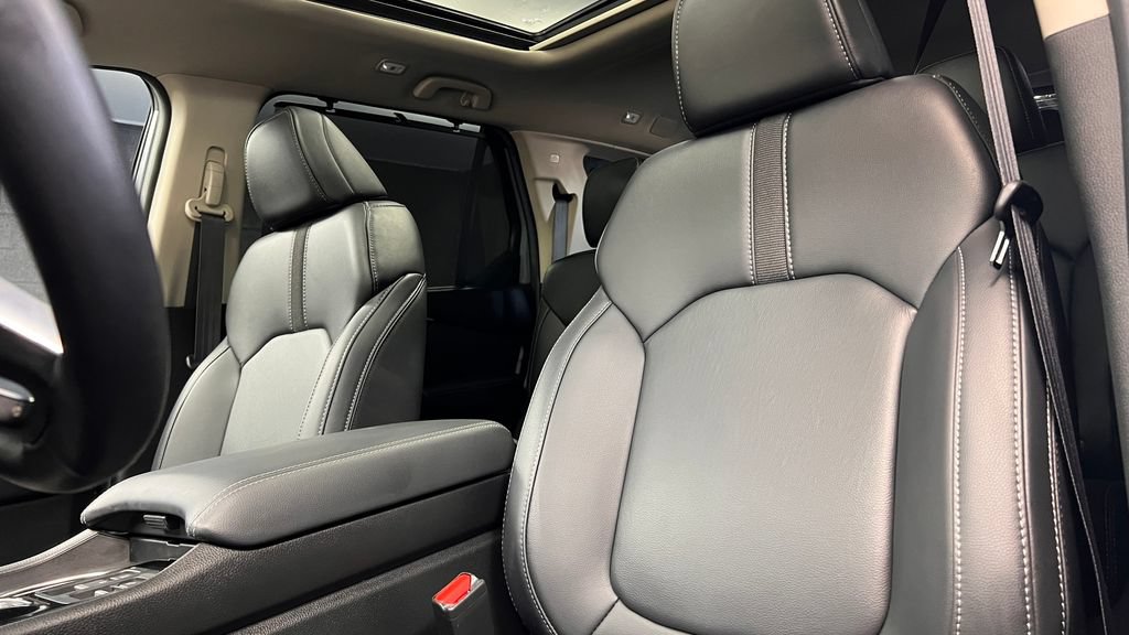 Used 2025 Honda Pilot Touring image 7