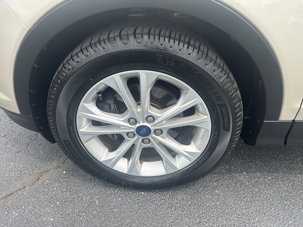 Used 2017 Ford Escape SE FWD image 18