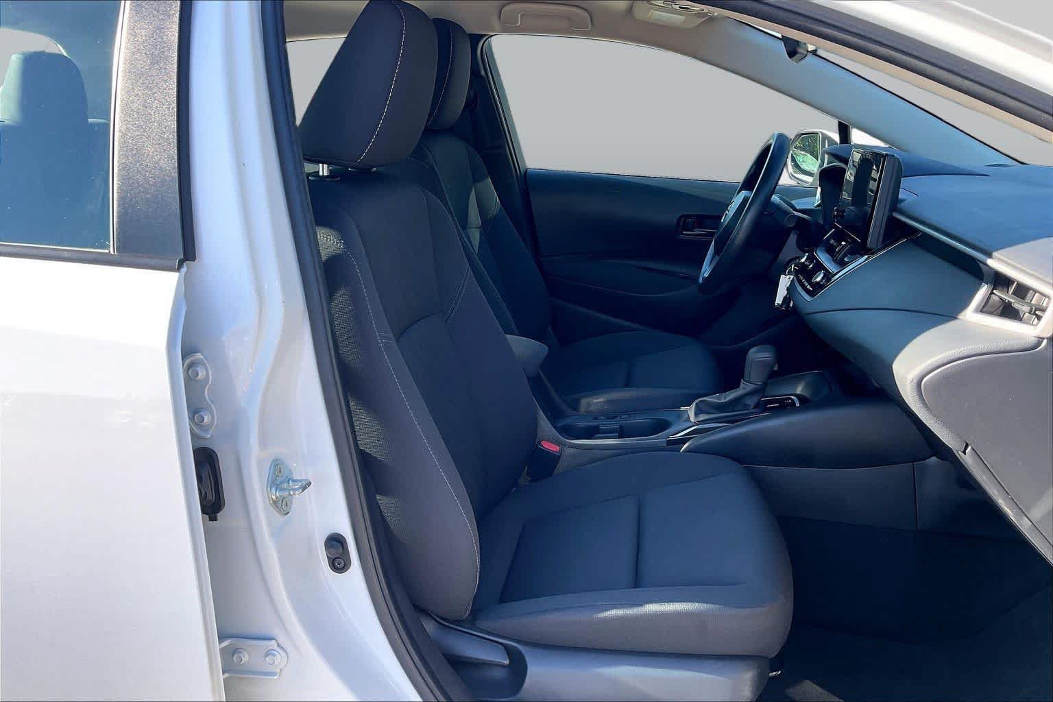 Used 2025 Toyota Corolla LE FWD image 9