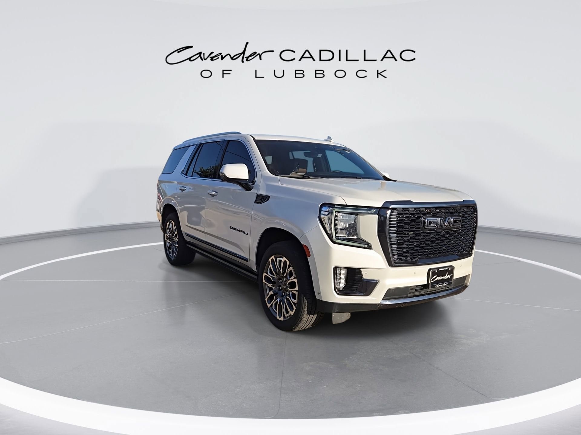 Used 2023 GMC Yukon Denali Ultimate AWD/4WD image 3