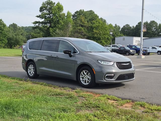 Used 2025 Chrysler Pacifica Select FWD image 15