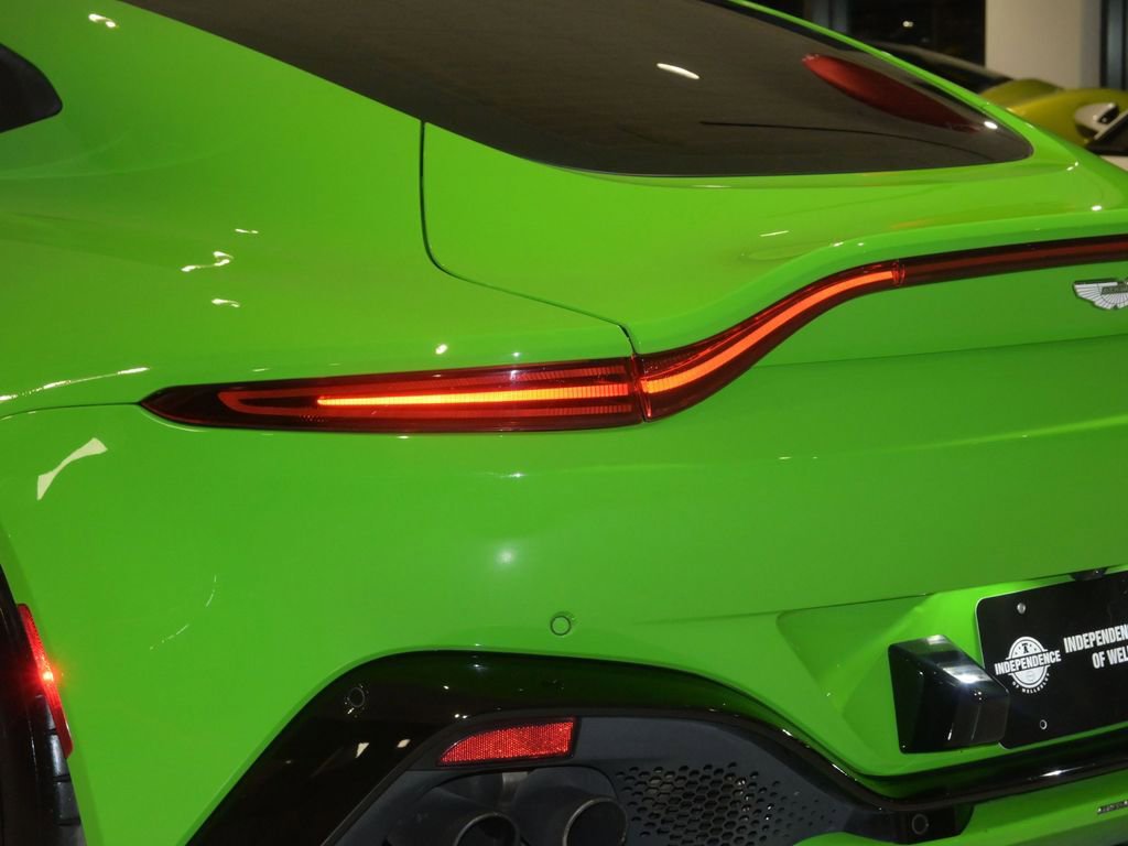 Used 2019 Aston Martin V8 Vantage Coupe RWD image 17
