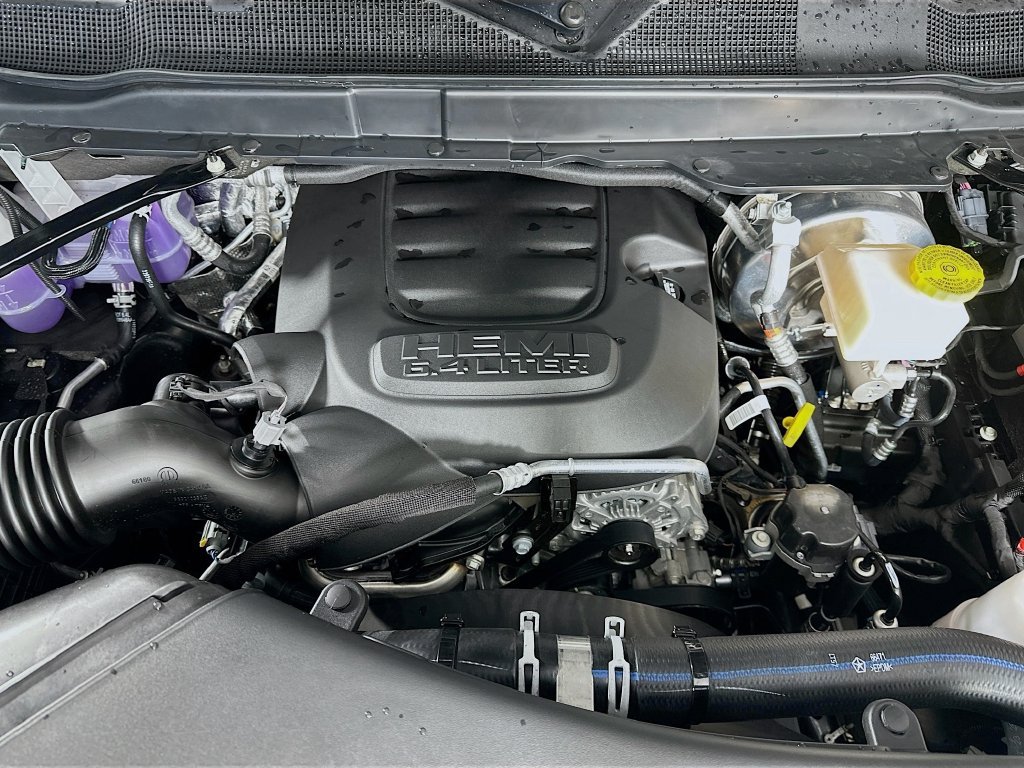 New 2026 RAM 2500 Laramie AWD/4WD image 18