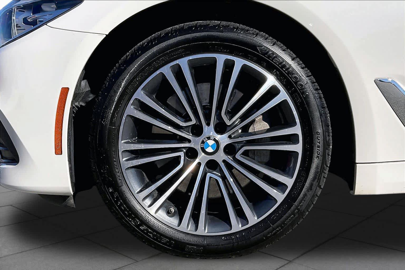 Used 2020 BMW 530i xDrive w/ Premium Package AWD/4WD image 10