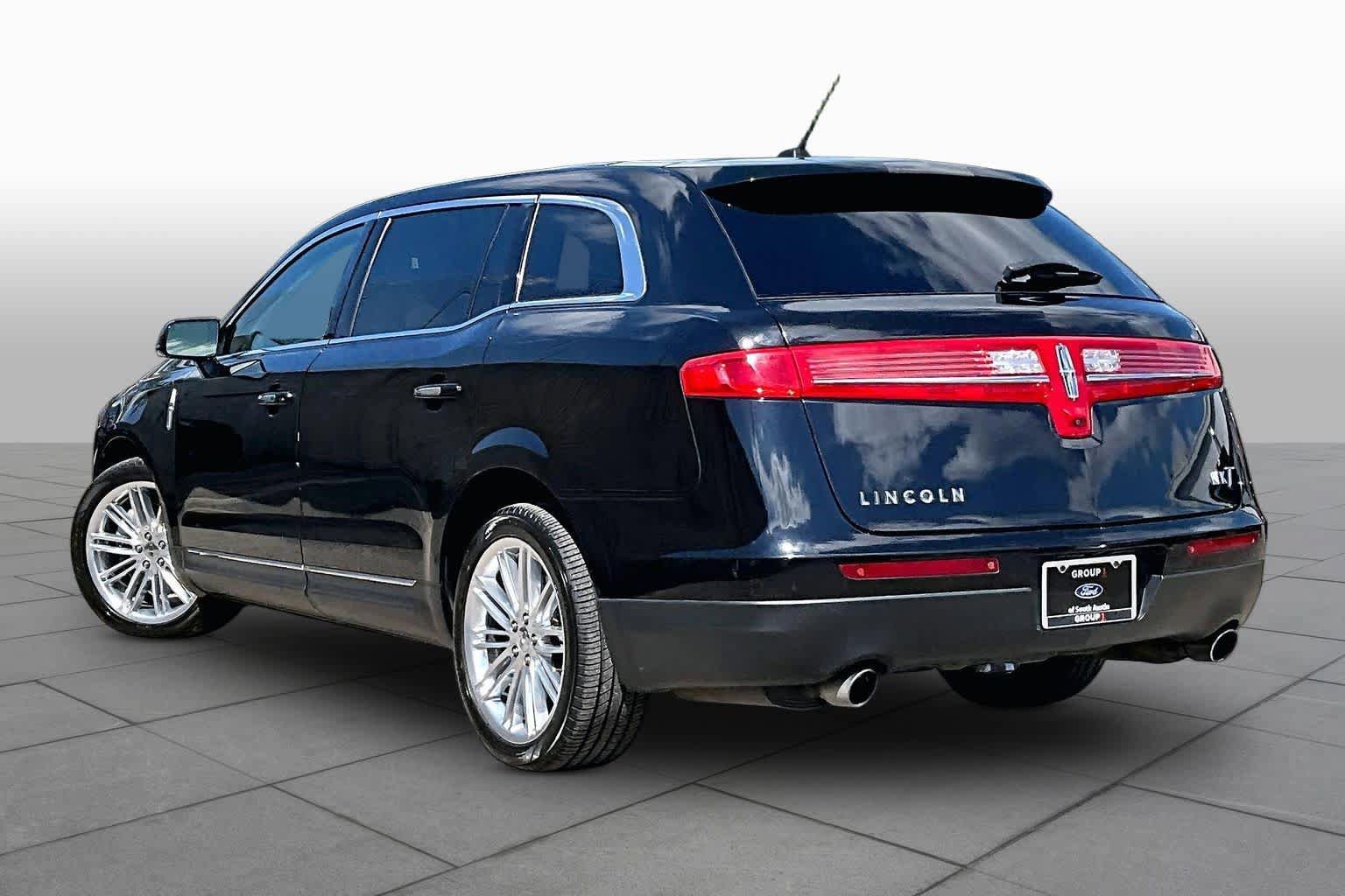 Used 2018 Lincoln MKT AWD image 14