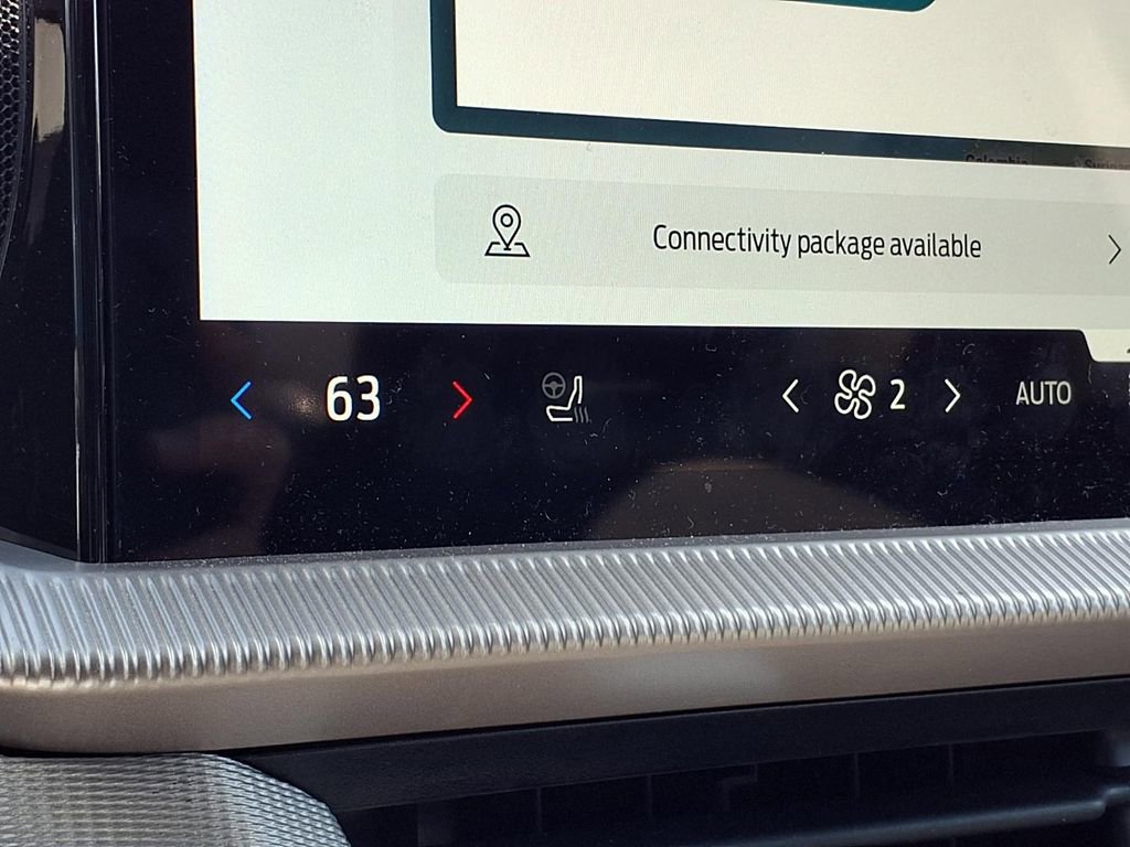 Used 2025 Ford Explorer Active w/ Active Comfort Package AWD/4WD image 3