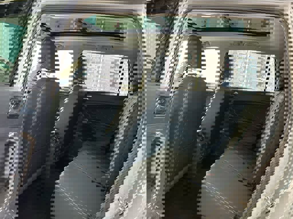 Certified 2024 Volkswagen Tiguan SE w/ Panoramic Sunroof Package image 20