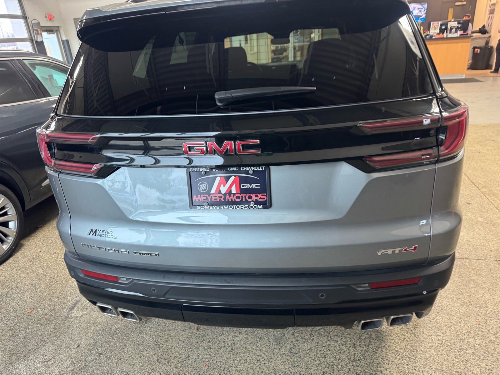 Used 2024 GMC Acadia AT4 w/ Luxury Package image 6