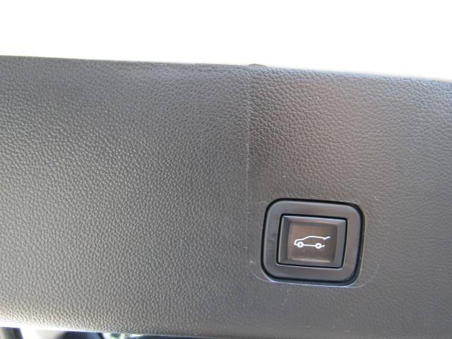 Used 2020 Chevrolet Traverse LT w/ Driver Confidence II Package AWD/4WD image 14