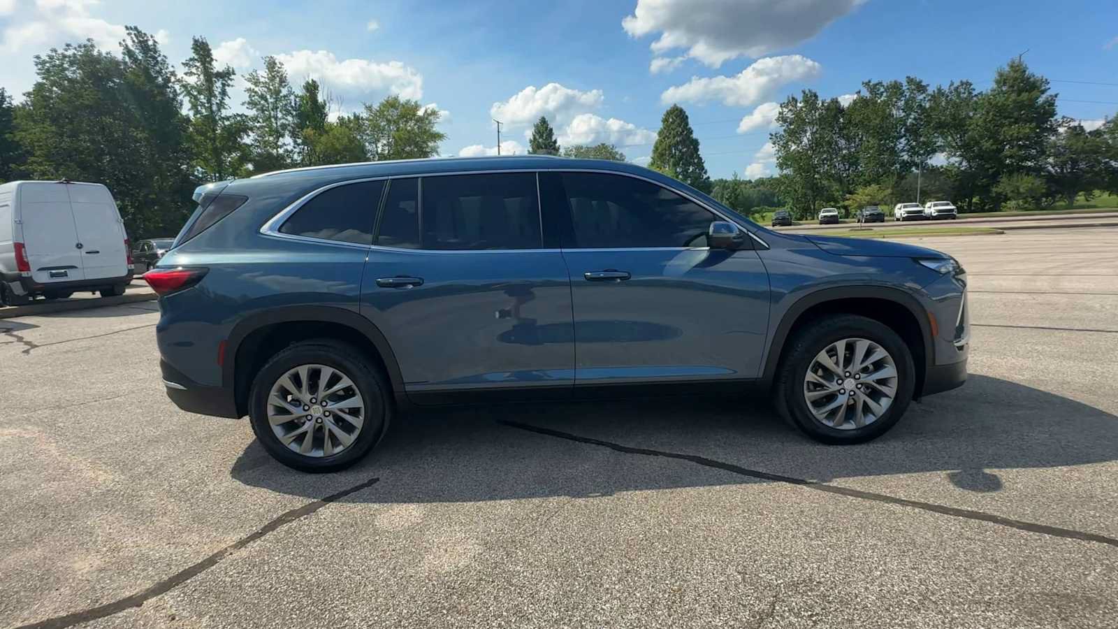Used 2025 Buick Enclave Preferred w/ Power Package FWD image 9