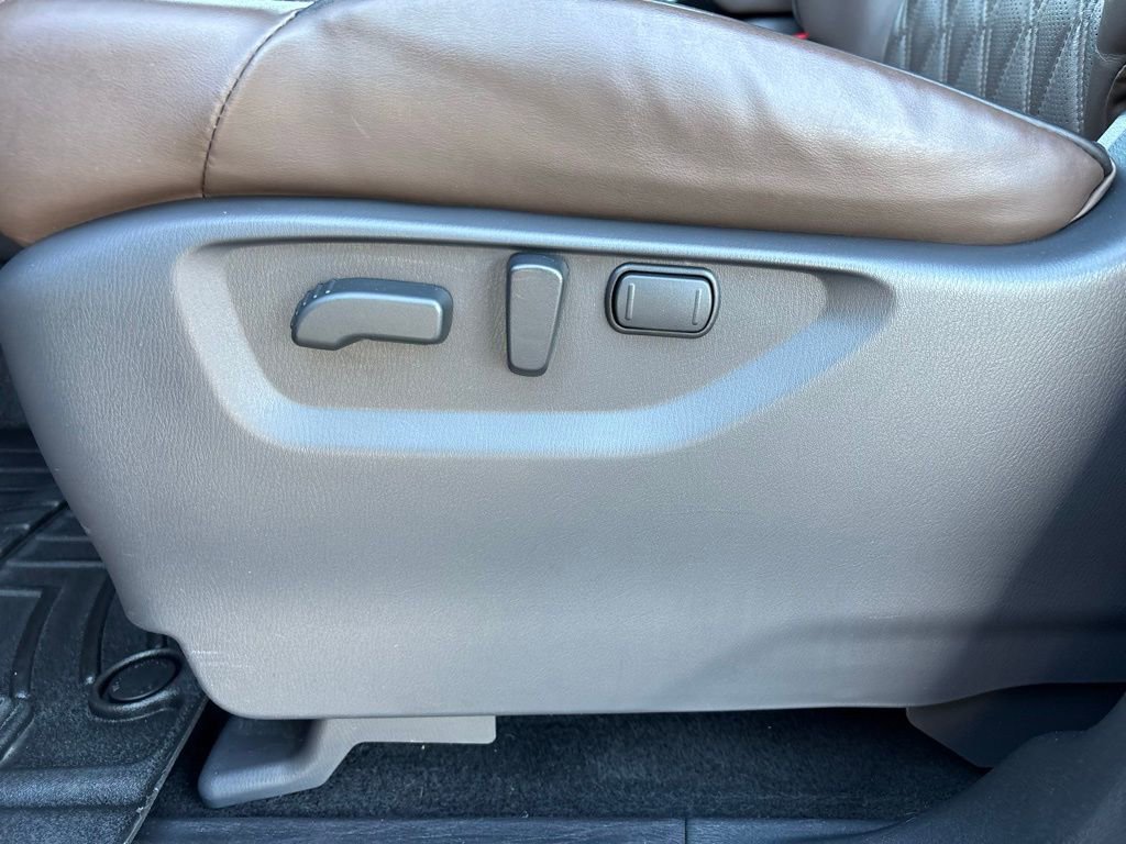 Used 2022 Nissan Armada Platinum w/ Captain's Chairs Package image 15