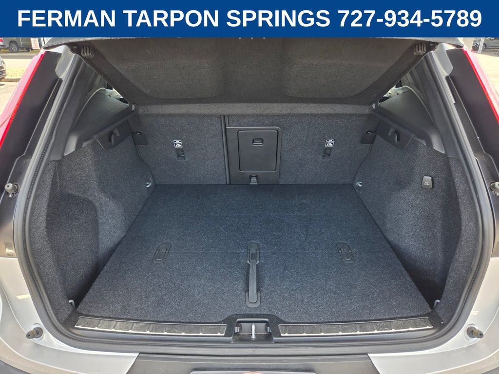 Certified 2025 Volvo XC40 B5 Plus image 17