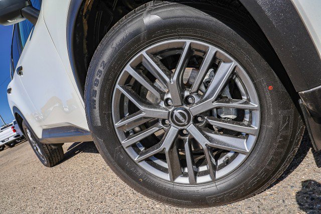 Used 2024 Nissan Rogue S FWD image 2