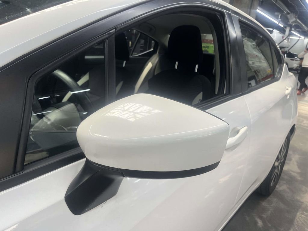 Used 2022 Nissan Versa SV image 9