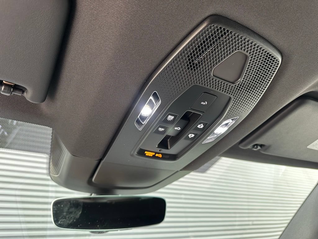 Used 2026 Porsche Macan Electric RWD image 37