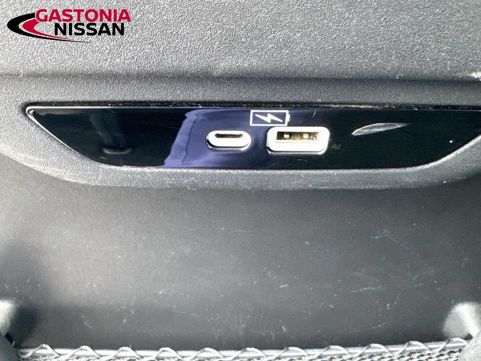 Used 2023 Chrysler Pacifica Touring-L FWD image 32