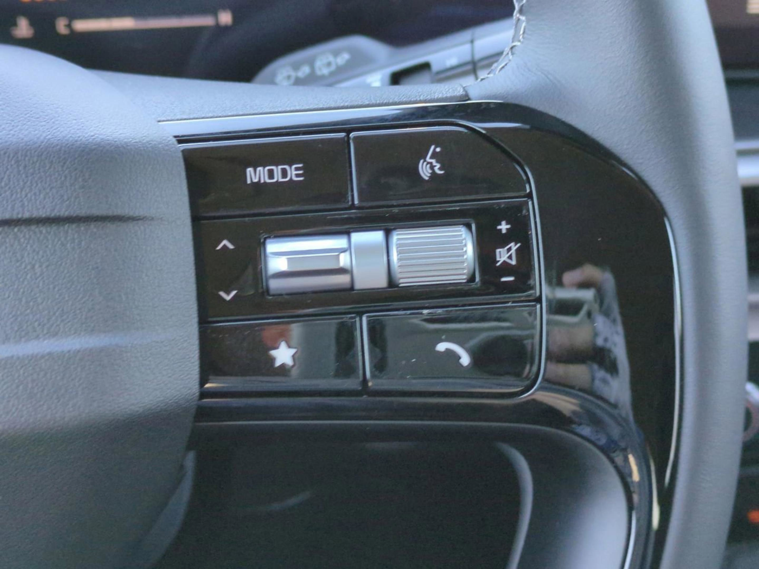 New 2026 Kia Sorento LX FWD image 36