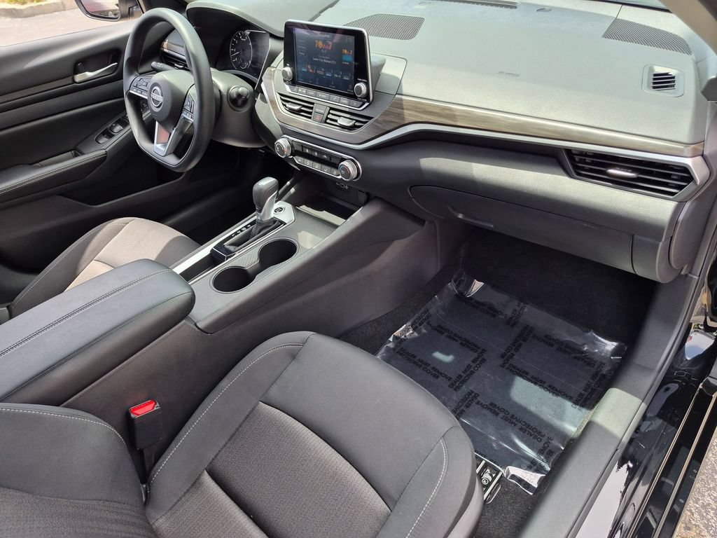 Used 2025 Nissan Altima 2.5 SV FWD image 31