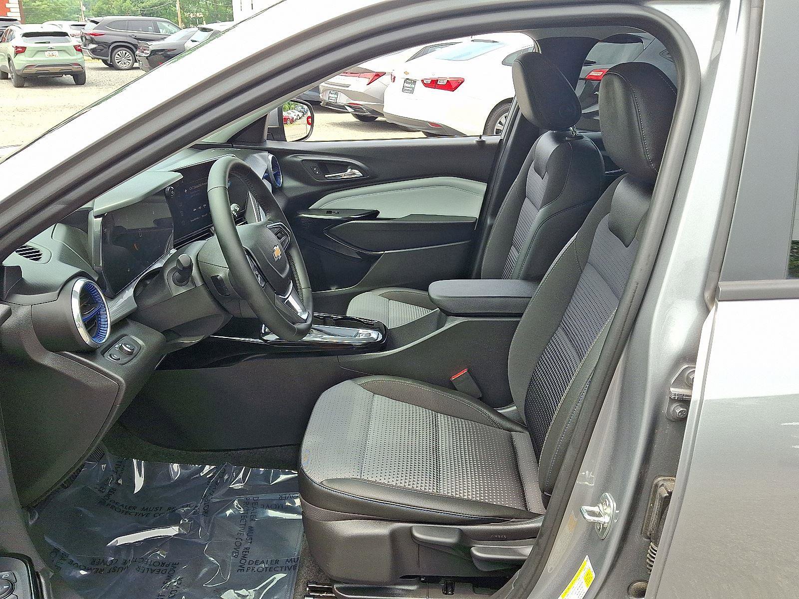 Used 2024 Chevrolet Trax LT w/ LT Convenience Package image 15