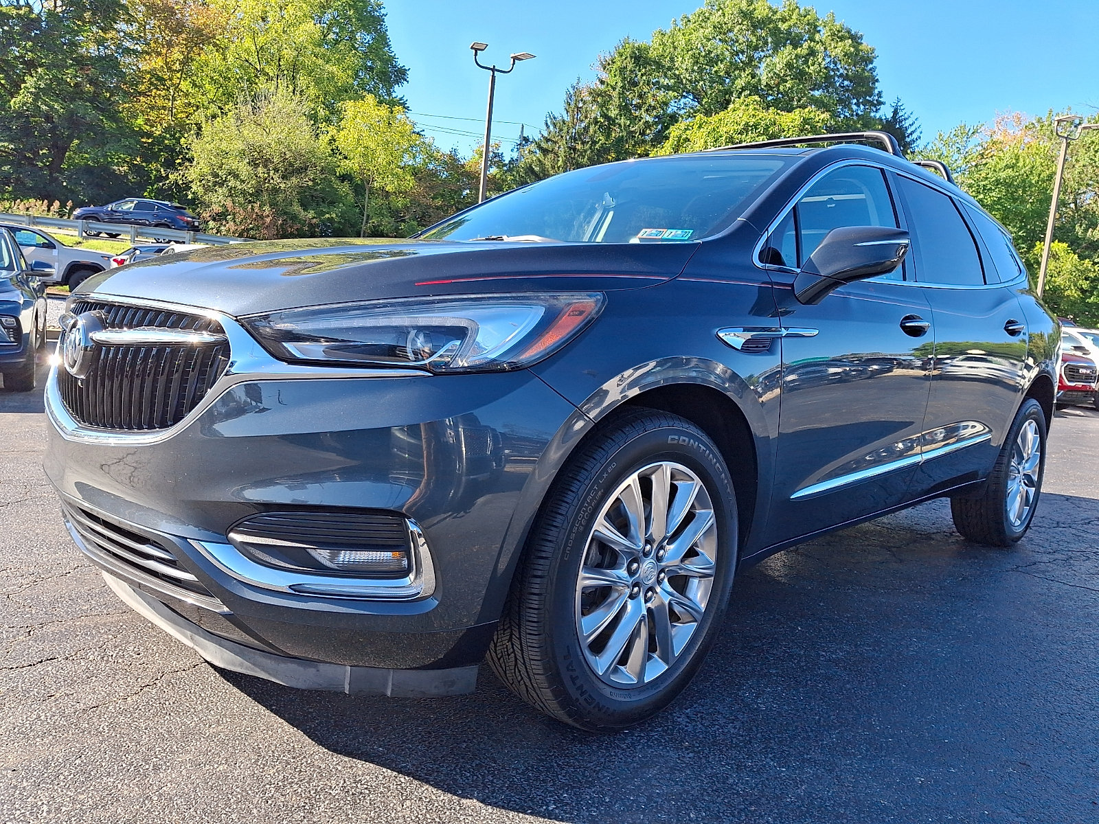 Used 2018 Buick Enclave Essence AWD/4WD image 3