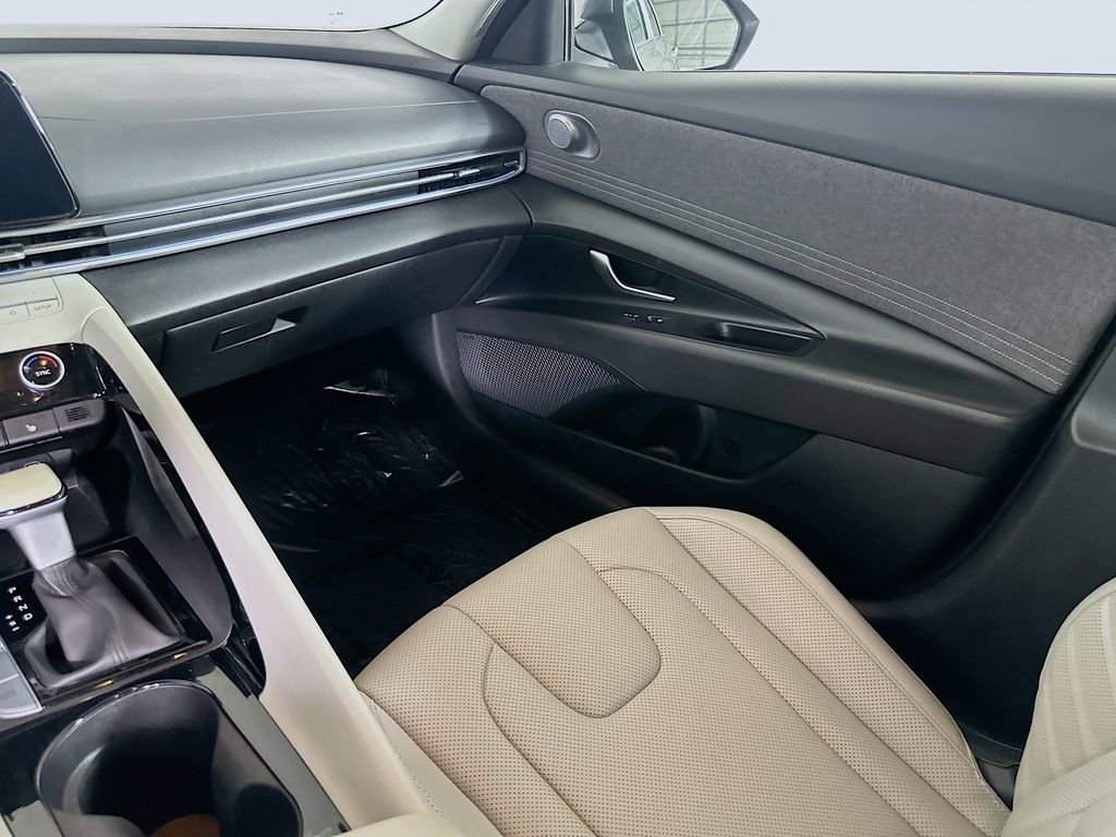 Used 2024 Hyundai Elantra Limited FWD image 19