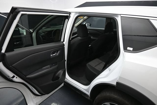 Used 2024 Nissan Rogue SV FWD image 29