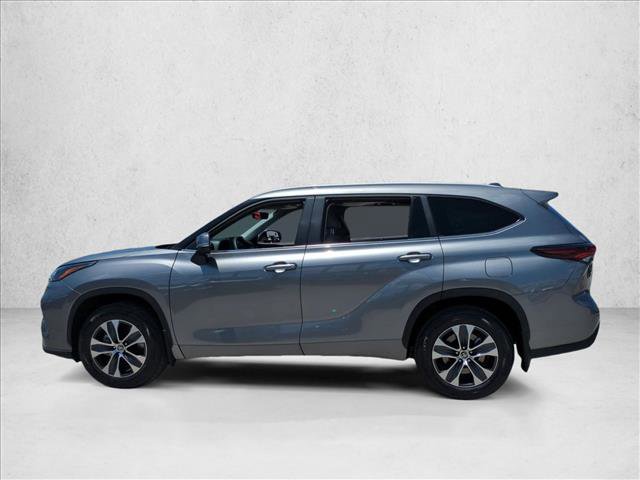 Certified 2025 Toyota Highlander XLE AWD/4WD image 9