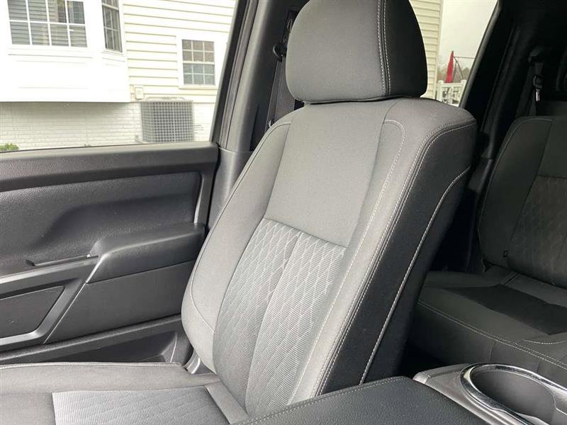 Used 2018 Nissan Titan SV w/ SV Convenience Package image 90